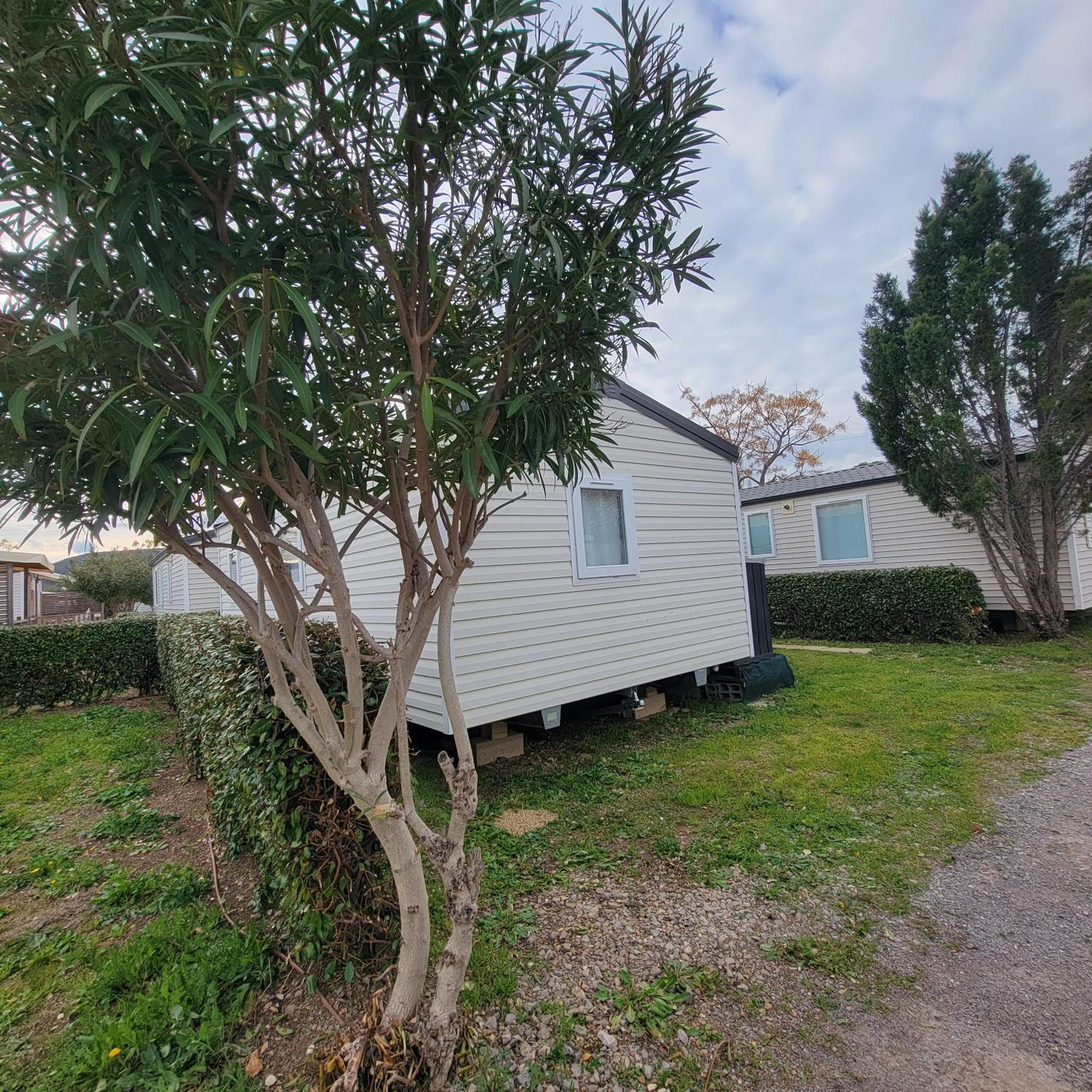 Mobilhome Au Camping Les Salins De La Gardiole Ex Camping Europe Vic-la-Gardiole Esterno foto